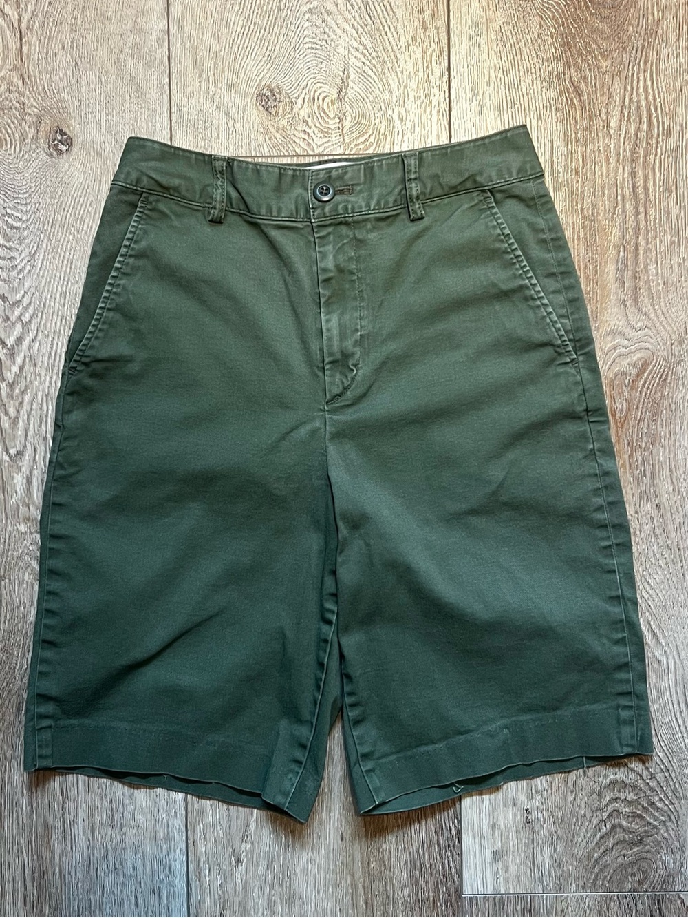 Uniqlo High-waisted Bermuda Chino Shorts | Size 4 | Army Green Color - Picture 9 of 9